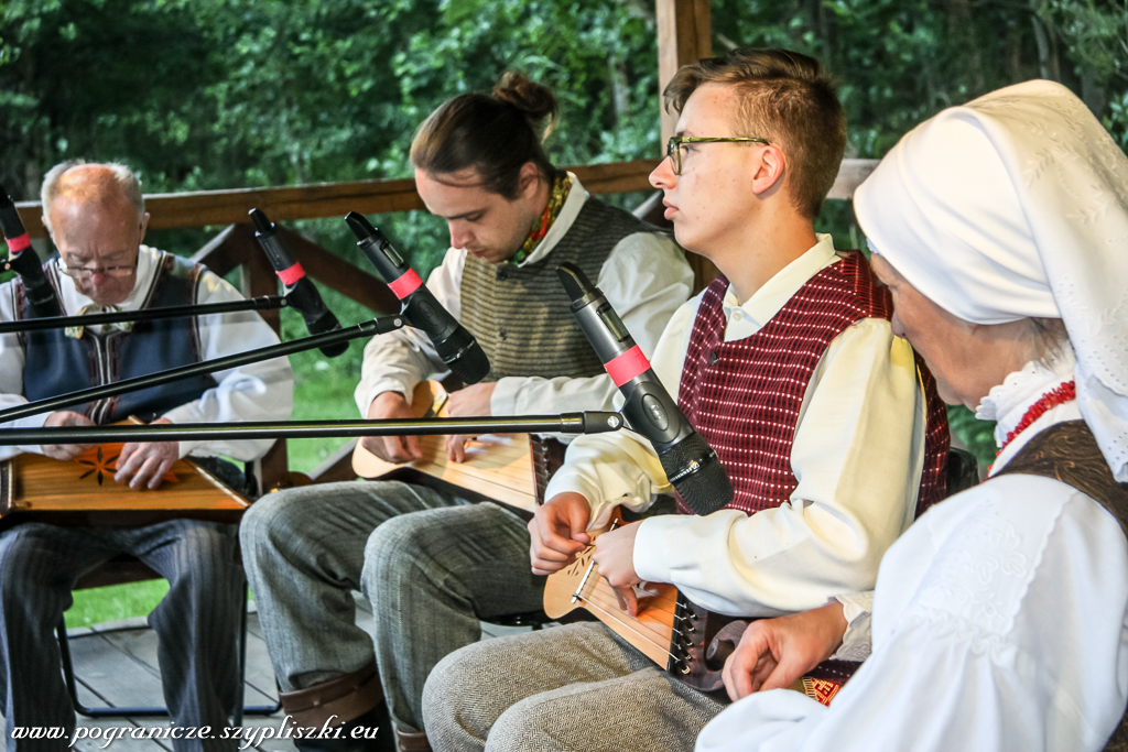 „Noc
                            witojaska w Turtulu” koncert pieni z
                            pogranicza polsko-litewskiego wykonany przez
                            zespoy „Pogranicze” z Szypliszk i „Sudonia”
                            z Kazlu Rudy. 22 czerwca 2018