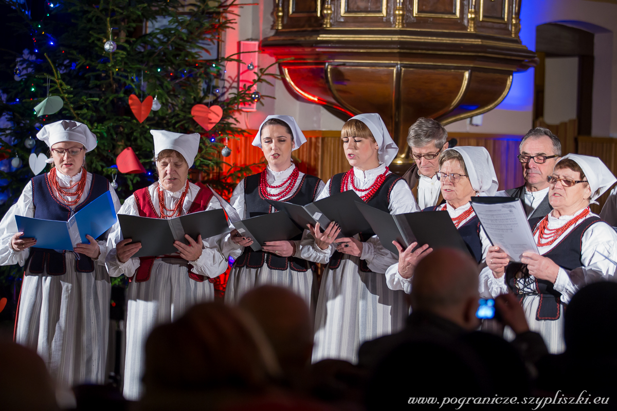 Koncert Kold odby si w kociele
                            parafialnym p.w. Matki Boskiej
                            Czstochowskiej w Becejach. Udzia wzili:
                            Zesp "Pogranicze", Chr
                            parafialny "Antonwka", Grupa
                            Folkowa "Shamrok"