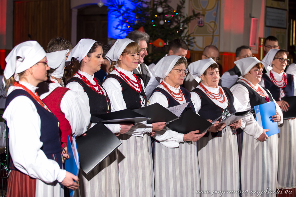 Koncert Kold odby si w kociele
                            parafialnym p.w. Matki Boskiej
                            Czstochowskiej w Becejach. Udzia wzili:
                            Zesp "Pogranicze", Chr
                            parafialny "Antonwka", Grupa
                            Folkowa "Shamrok"