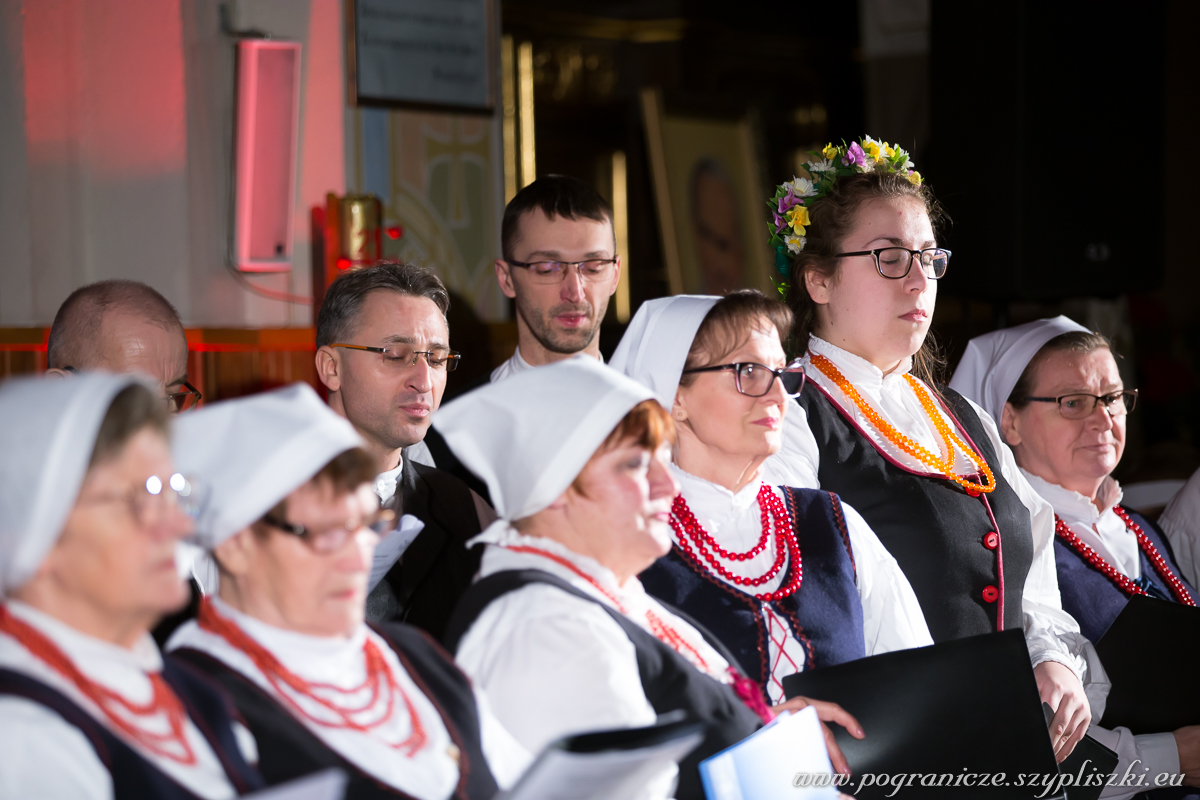 Koncert Kold odby si w kociele
                            parafialnym p.w. Matki Boskiej
                            Czstochowskiej w Becejach. Udzia wzili:
                            Zesp "Pogranicze", Chr
                            parafialny "Antonwka", Grupa
                            Folkowa "Shamrok"