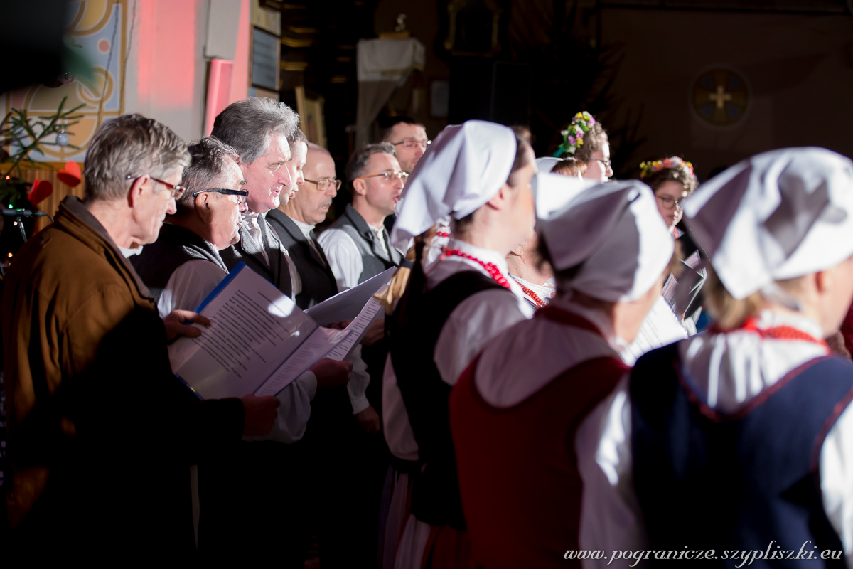 Koncert Kold odby si w kociele
                            parafialnym p.w. Matki Boskiej
                            Czstochowskiej w Becejach. Udzia wzili:
                            Zesp "Pogranicze", Chr
                            parafialny "Antonwka", Grupa
                            Folkowa "Shamrok"