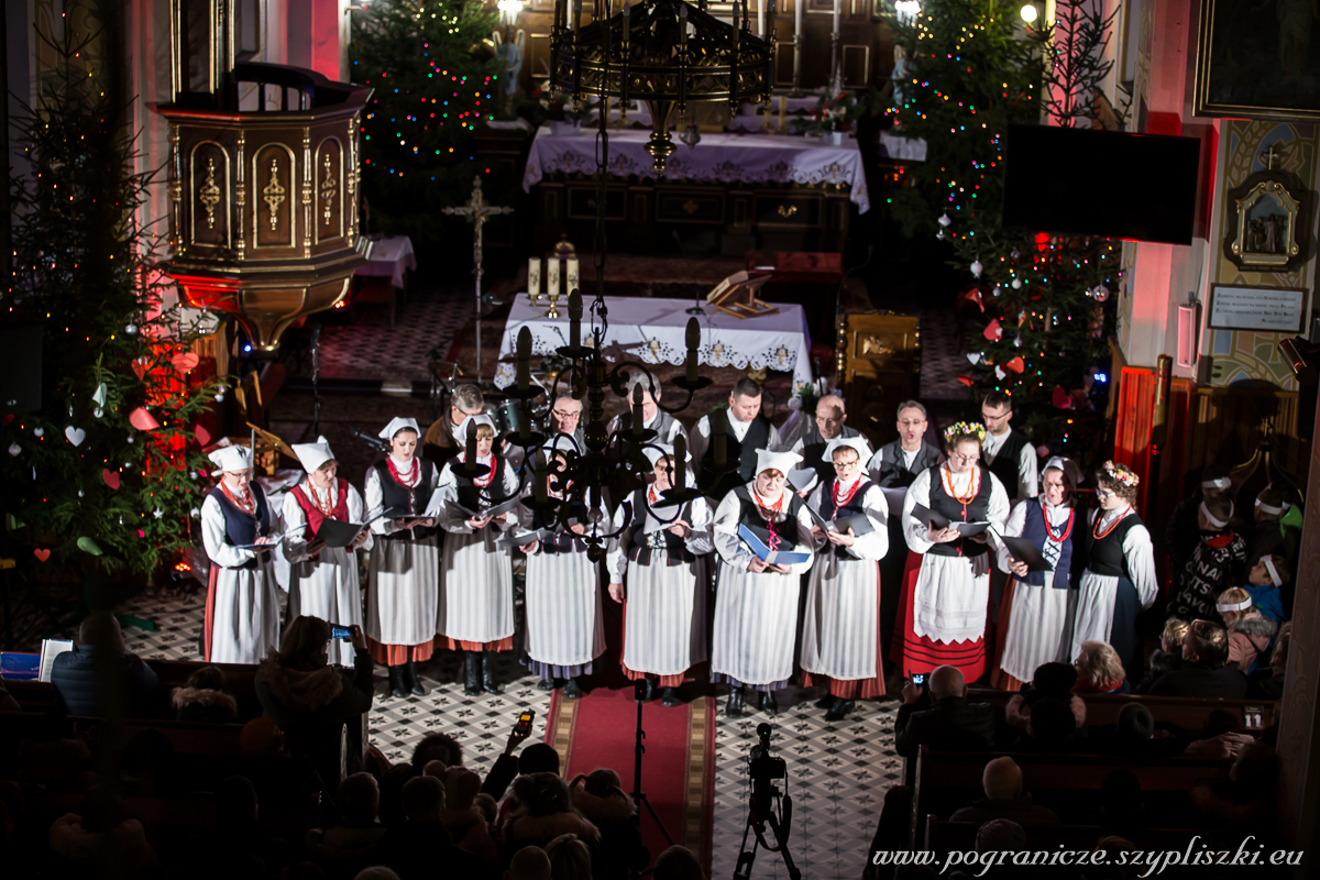 Koncert Kold odby
                            si w kociele parafialnym p.w. Matki
                            Boskiej Czstochowskiej w Becejach. Udzia
                            wzili: Zesp "Pogranicze", Chr
                            parafialny "Antonwka", Grupa
                            Folkowa "Shamrok"