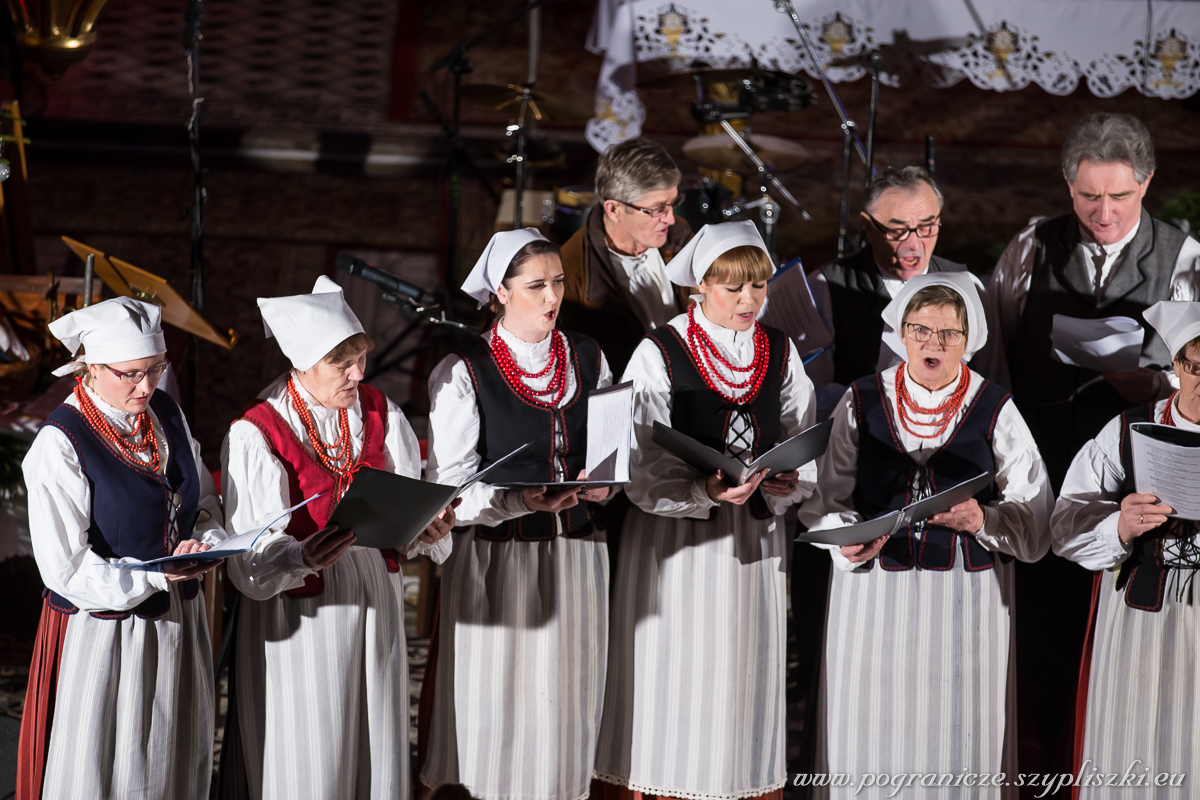 Koncert Kold odby si w kociele
                            parafialnym p.w. Matki Boskiej
                            Czstochowskiej w Becejach. Udzia wzili:
                            Zesp "Pogranicze", Chr
                            parafialny "Antonwka", Grupa
                            Folkowa "Shamrok"