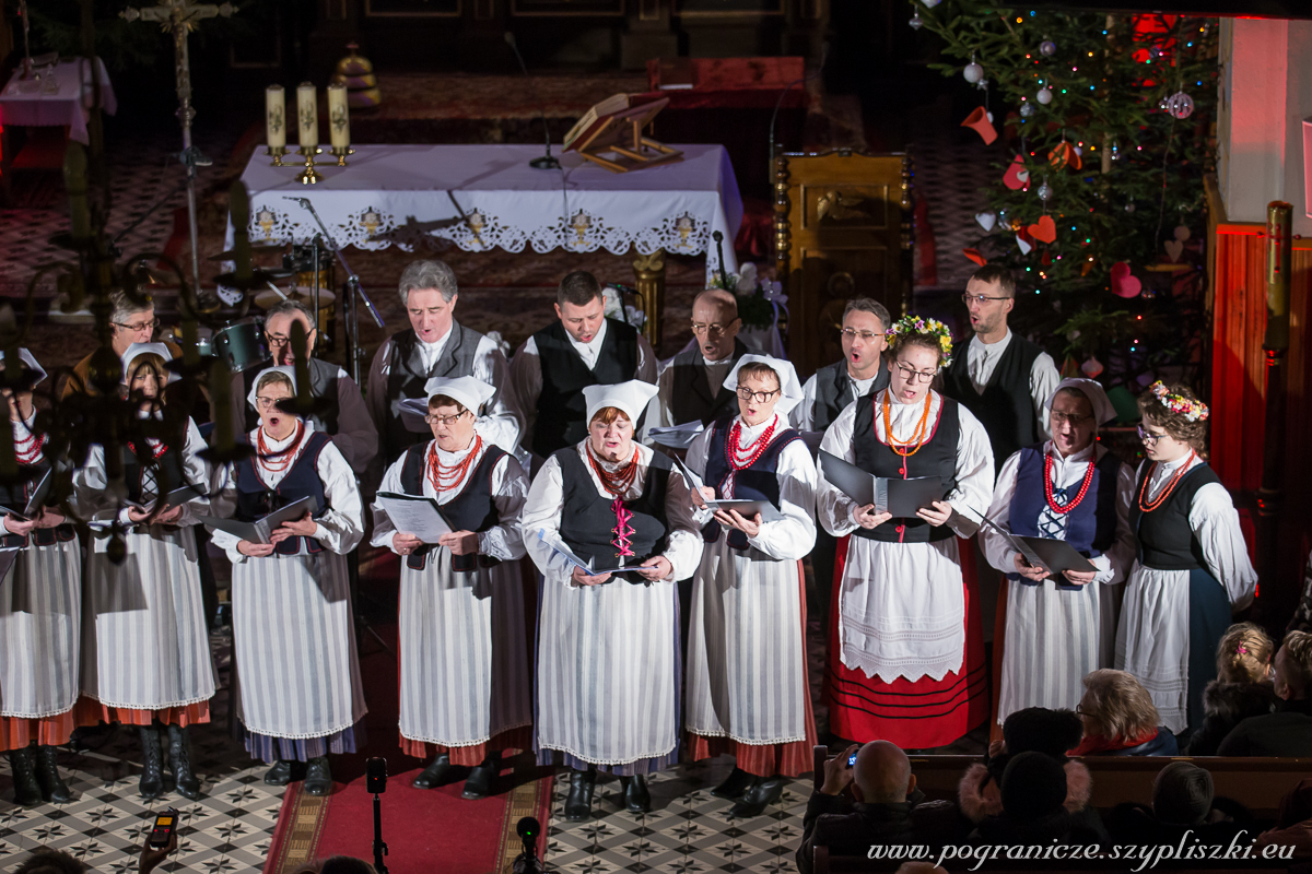 Koncert Kold odby si w kociele
                            parafialnym p.w. Matki Boskiej
                            Czstochowskiej w Becejach. Udzia wzili:
                            Zesp "Pogranicze", Chr
                            parafialny "Antonwka", Grupa
                            Folkowa "Shamrok"