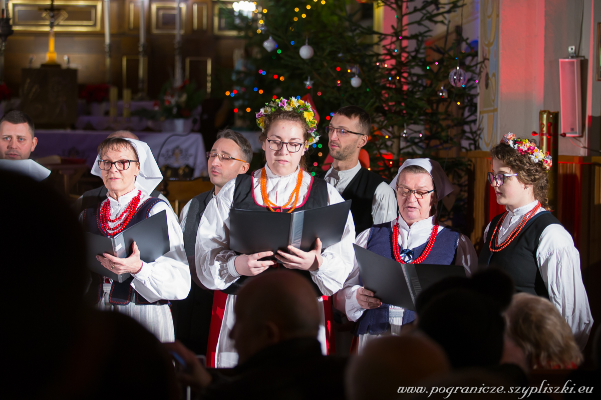 Koncert Kold odby si w kociele
                            parafialnym p.w. Matki Boskiej
                            Czstochowskiej w Becejach. Udzia wzili:
                            Zesp "Pogranicze", Chr
                            parafialny "Antonwka", Grupa
                            Folkowa "Shamrok"