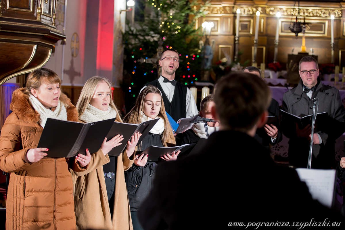 Koncert Kold odby si w kociele
                            parafialnym p.w. Matki Boskiej
                            Czstochowskiej w Becejach. Udzia wzili:
                            Zesp "Pogranicze", Chr
                            parafialny "Antonwka", Grupa
                            Folkowa "Shamrok"