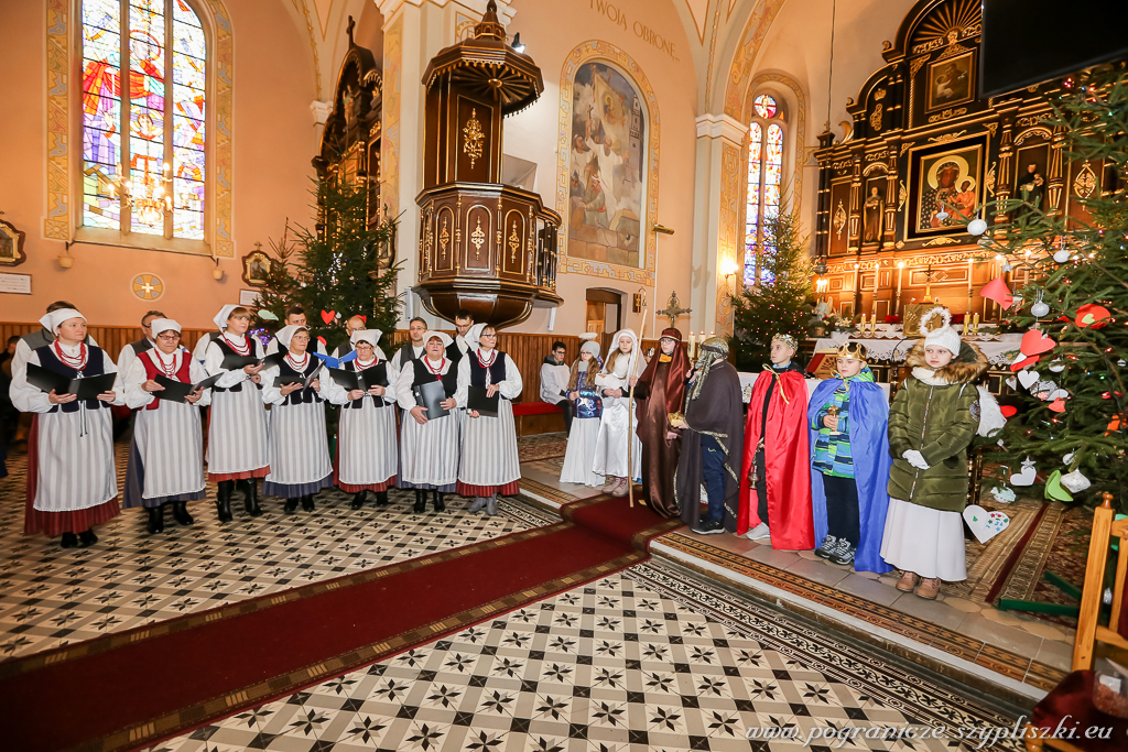 Uroczystość
                            Święta Trzech Króli w kościele parafialnym w
                            Becejłach