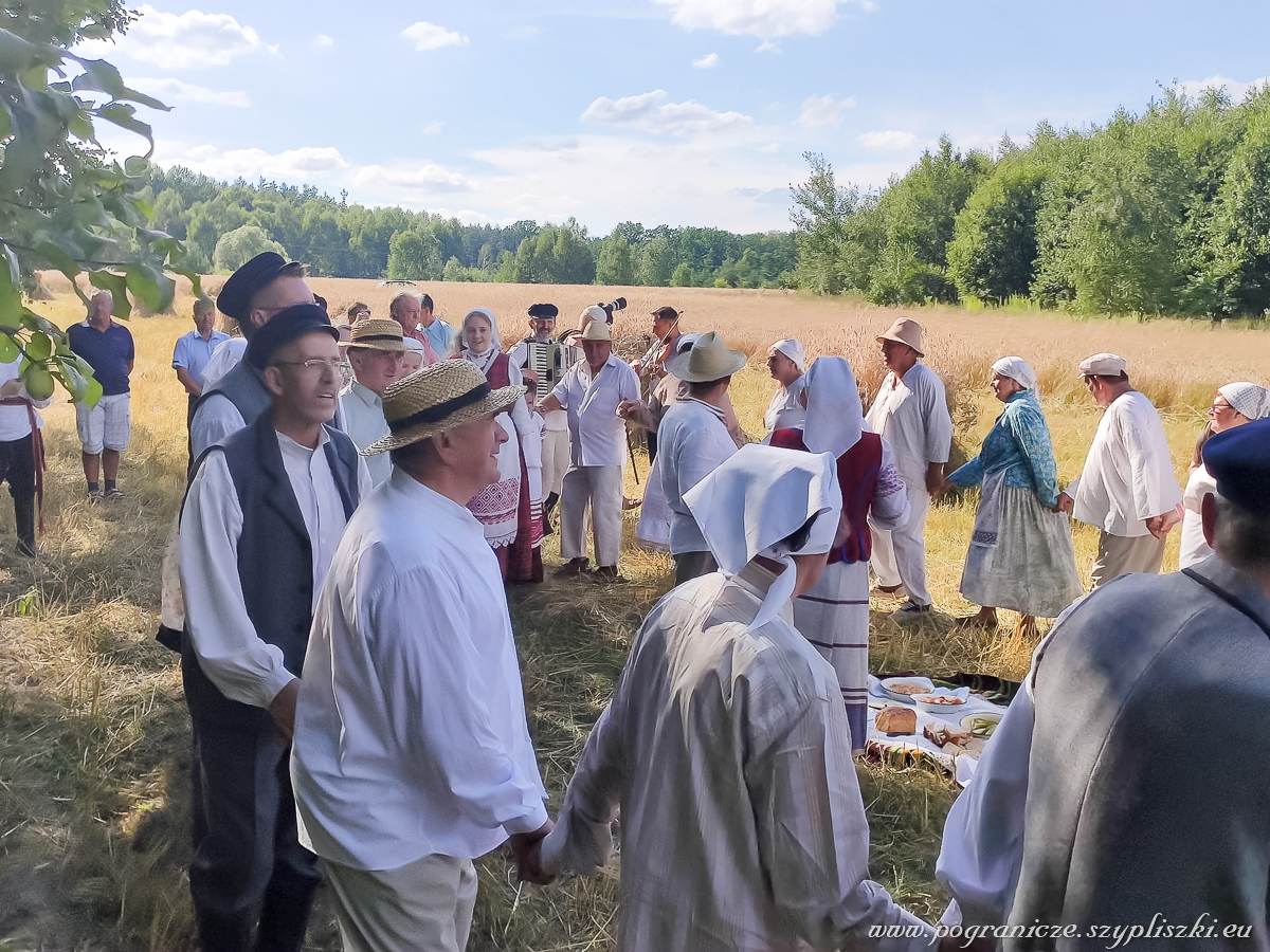 XVI
                            Podlasko-Poleskie Spotkania niwne „Ole po
                            boru chodit” w Studziwodach