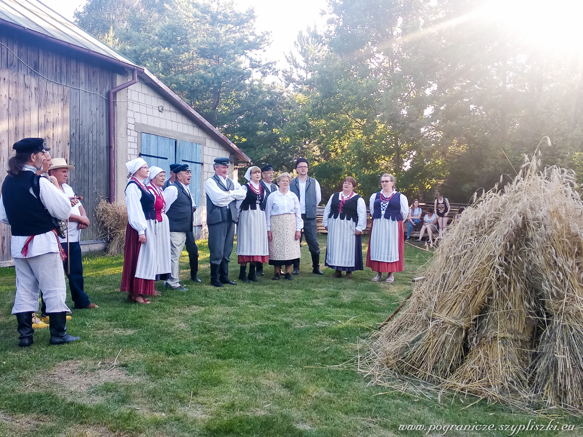 XVI
                            Podlasko-Poleskie Spotkania niwne „Ole po
                            boru chodit” w Studziwodach