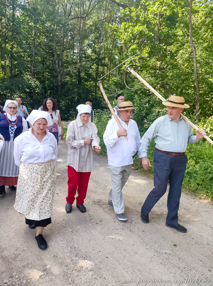 XVI
                            Podlasko-Poleskie Spotkania niwne „Ole po
                            boru chodit” w Studziwodach