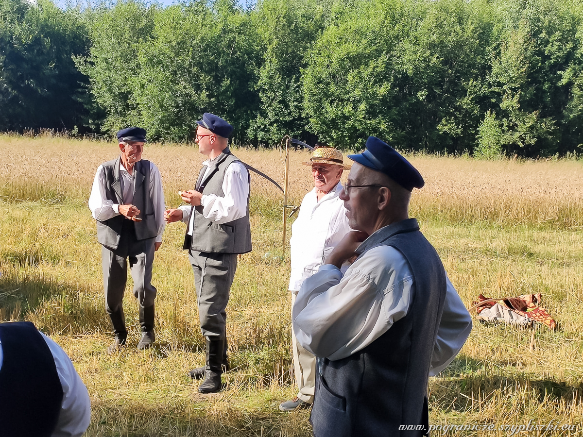 XVI
                            Podlasko-Poleskie Spotkania niwne „Ole po
                            boru chodit” w Studziwodach